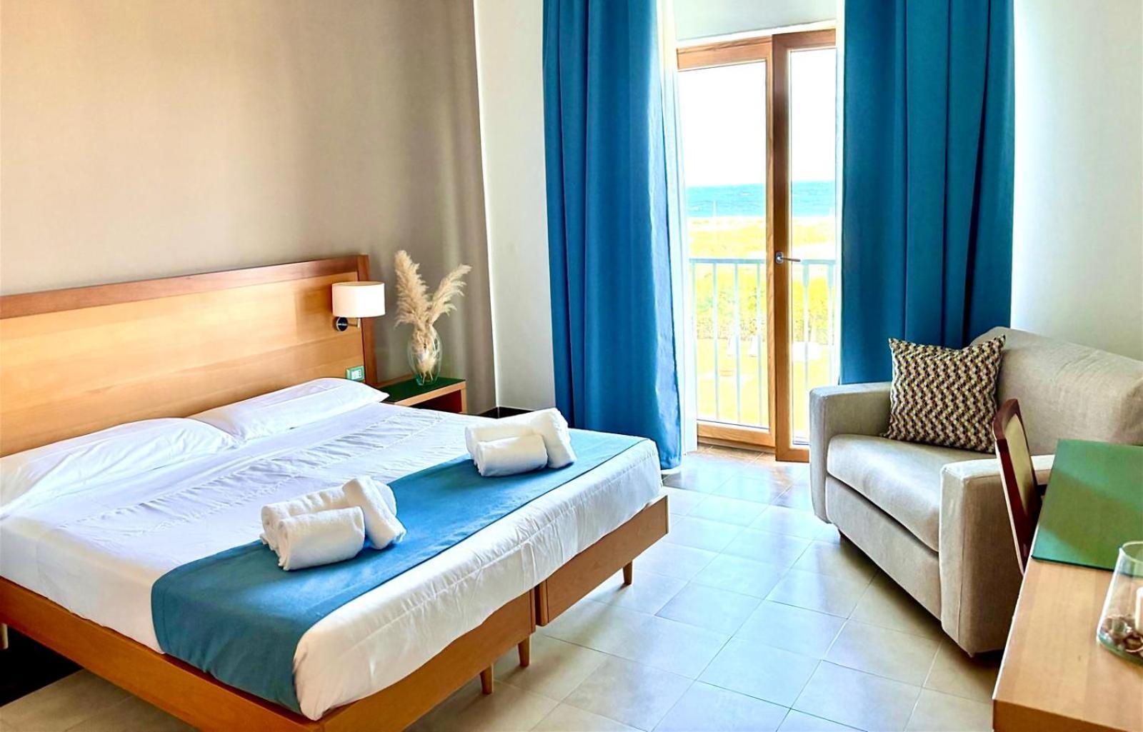 Hotel Scoglio Degli Achei Torre Santa Sabina Exterior photo